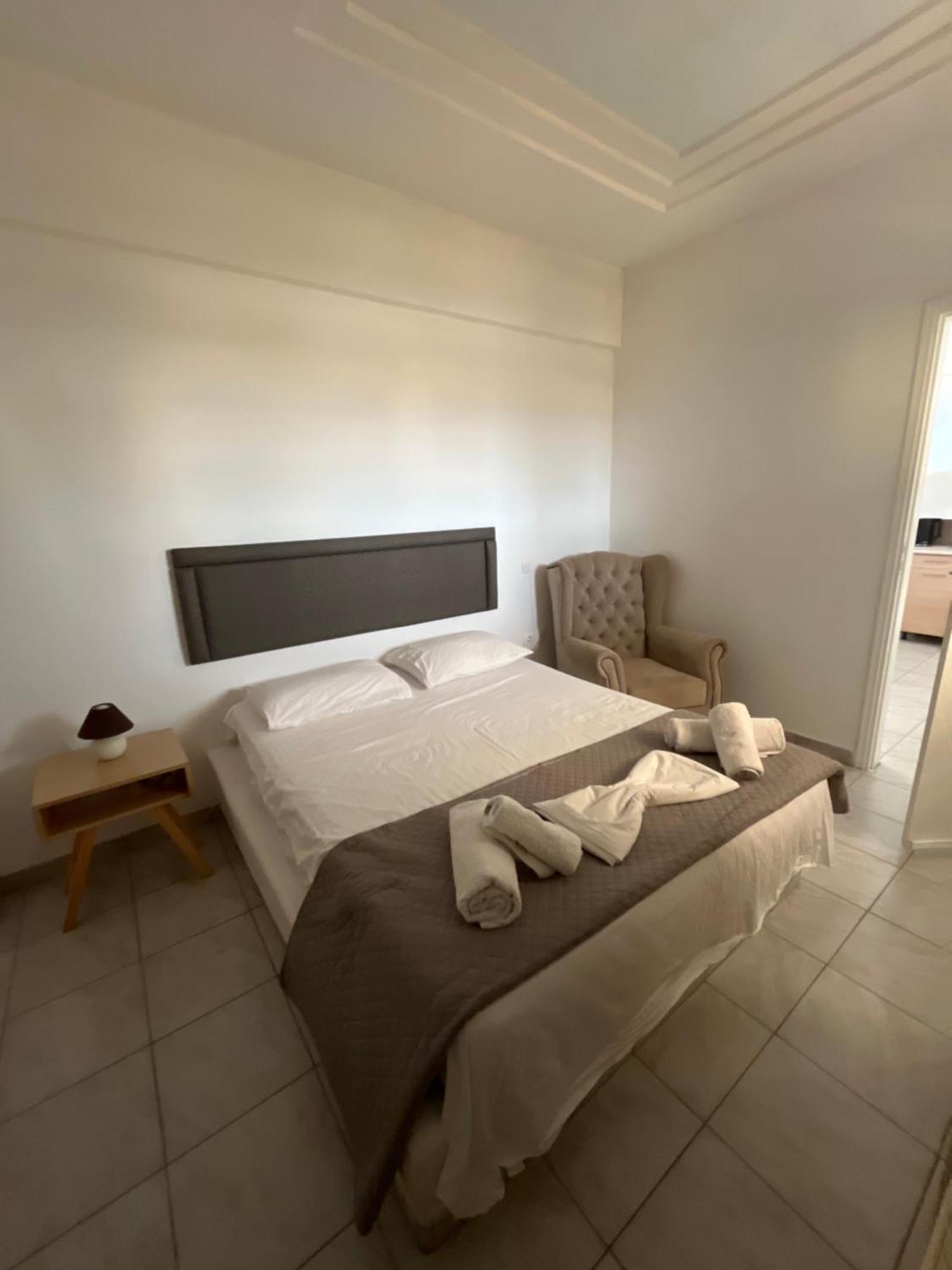 بيريفولّوس Leon Lux Apartments المظهر الخارجي الصورة