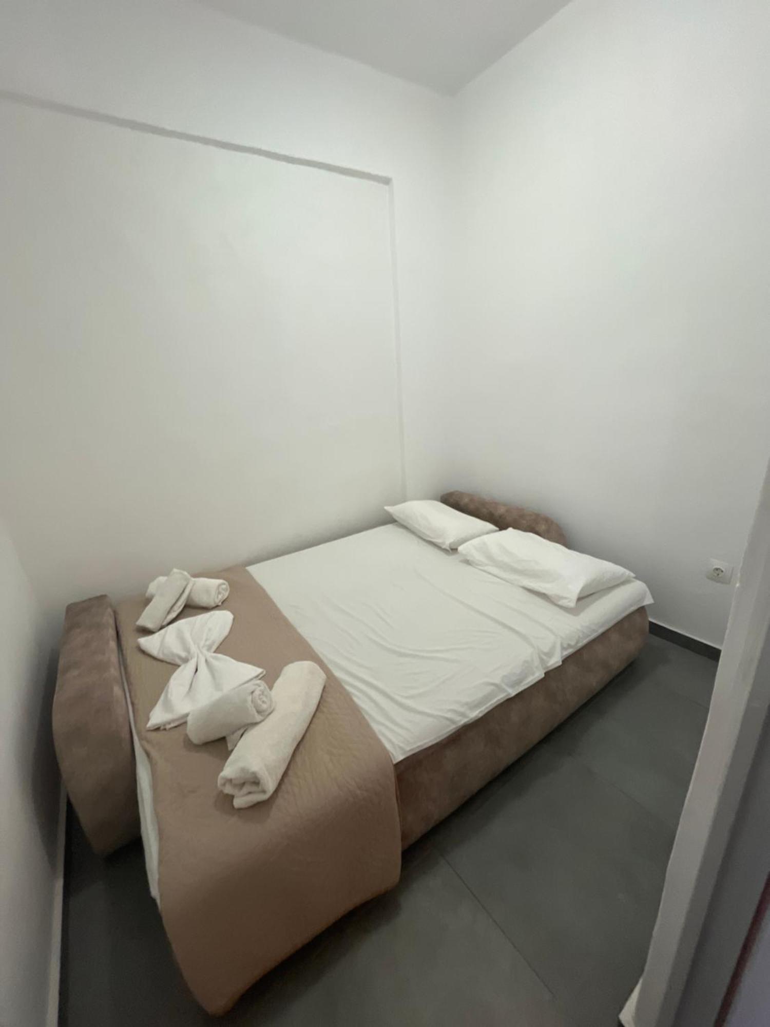 بيريفولّوس Leon Lux Apartments المظهر الخارجي الصورة