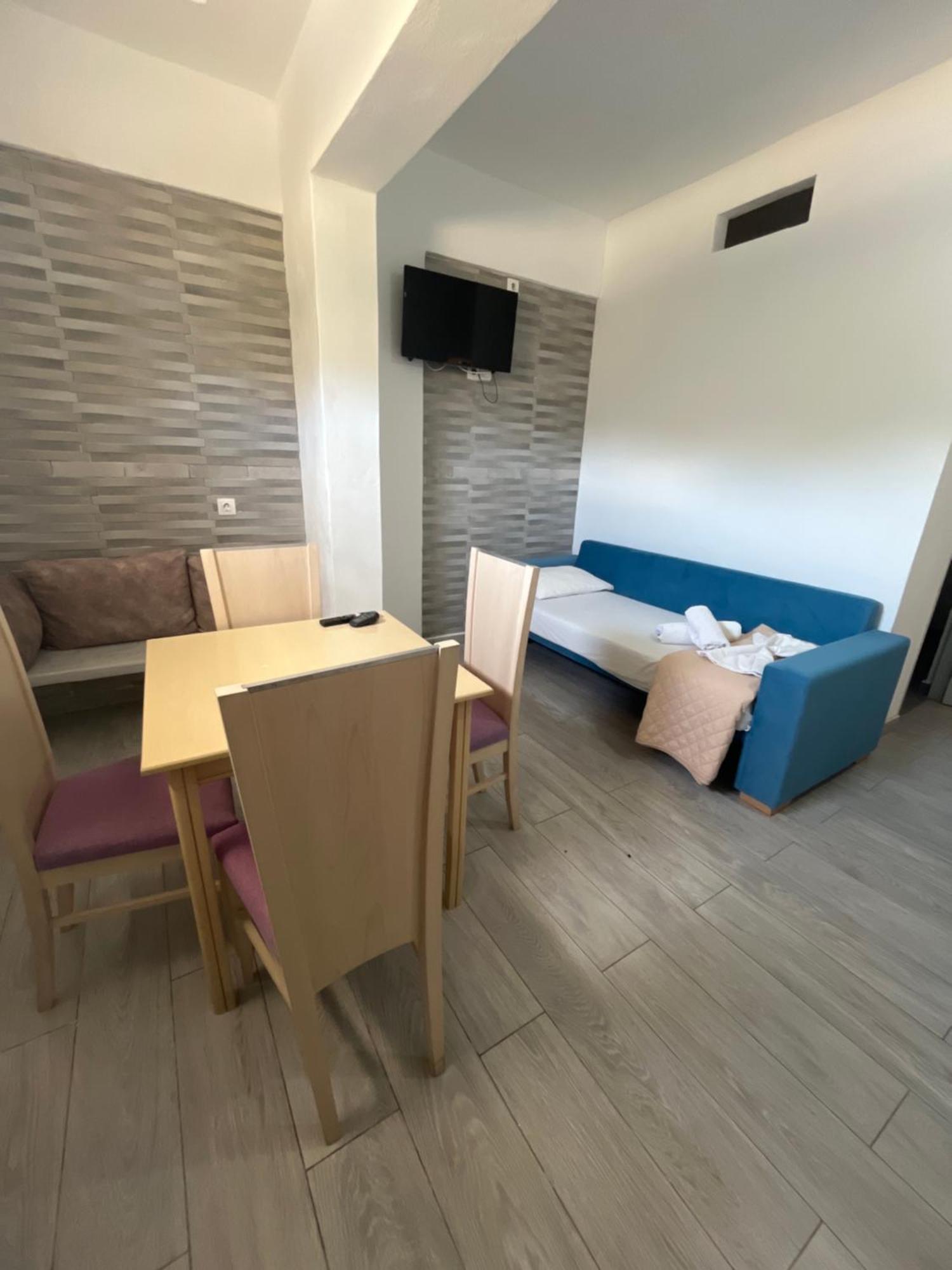 بيريفولّوس Leon Lux Apartments المظهر الخارجي الصورة