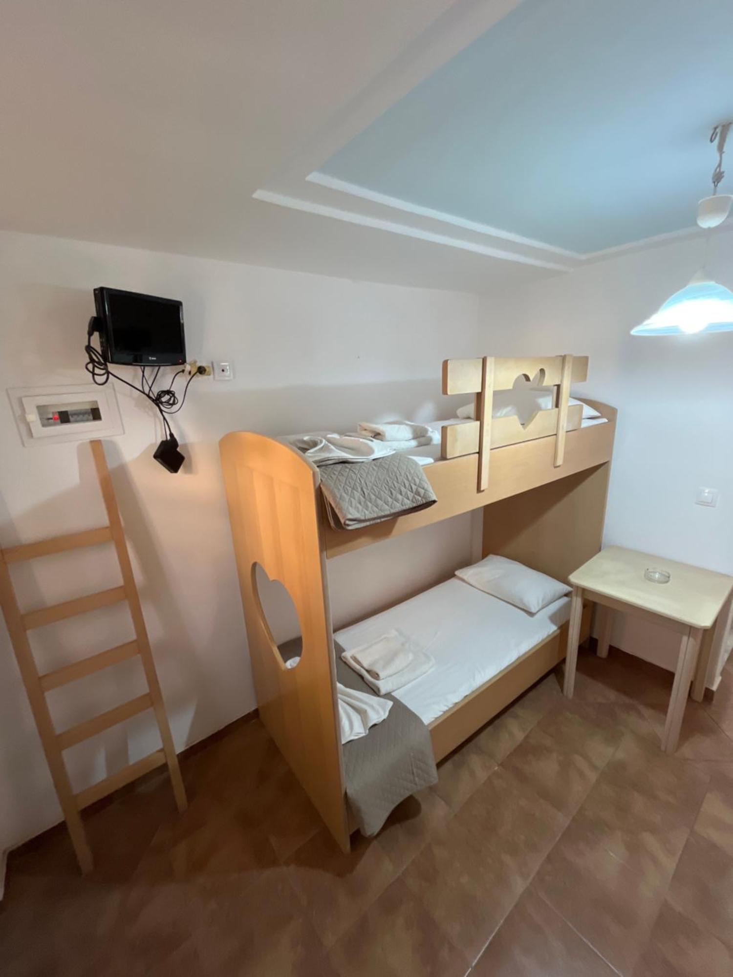 بيريفولّوس Leon Lux Apartments المظهر الخارجي الصورة